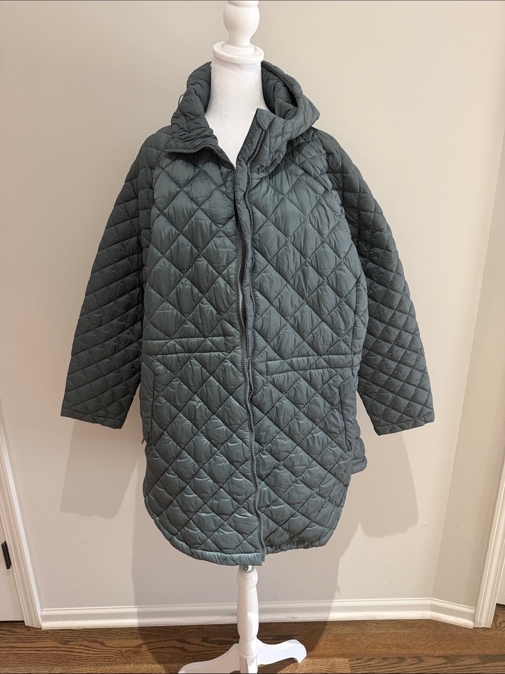 Athleta Quilted Hooded Puffer Coat in Sage Green